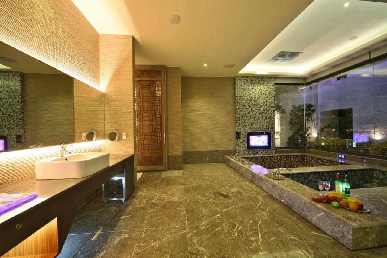 Doule Motel Taichung Luaran gambar